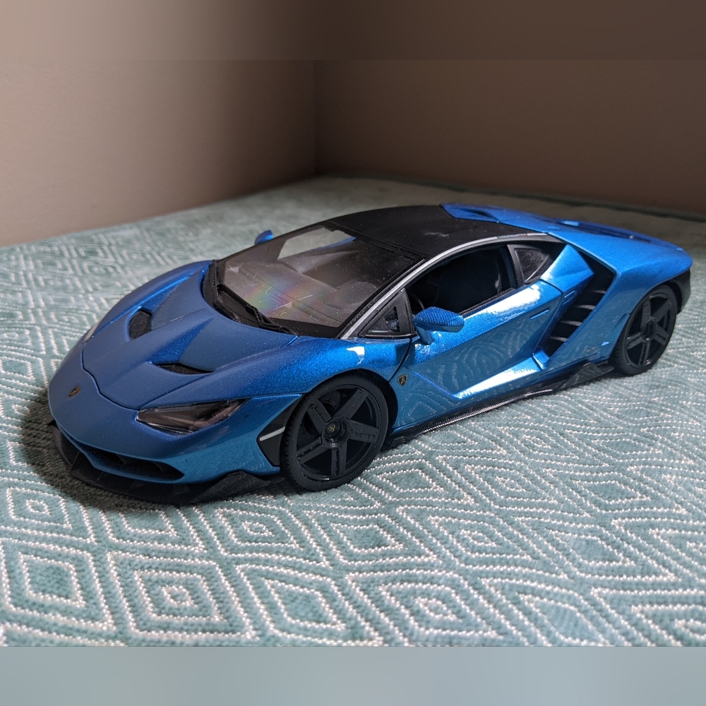 Maisto Blue Lamborghini Centenario Model